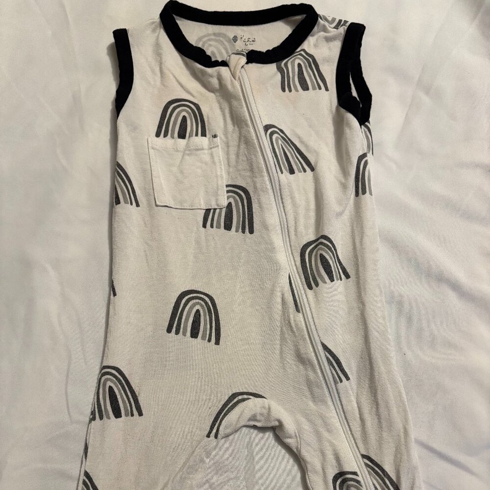 Kyte 6-12 black and white rainbow short romper